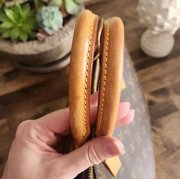 Louis Vuitton Alma Monogram - Picture 9 of 15